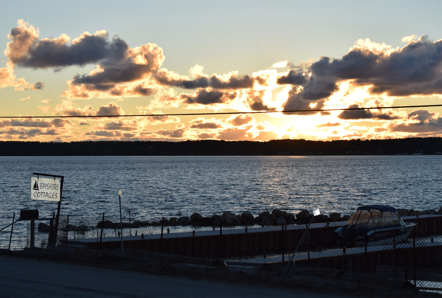 colpoys-bay-sunset-bruce-peninsula-cottage-rental - Bayshore Cottages