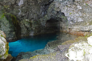 greigs-caves-bruce-peninsula-pond